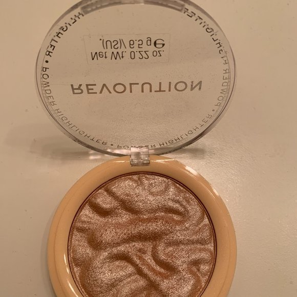 Makeup revolution powder highlighter - Picture 2 of 3